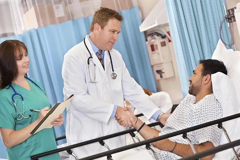 Как проходит лечение от алкоголизма в реабилитационном центре?